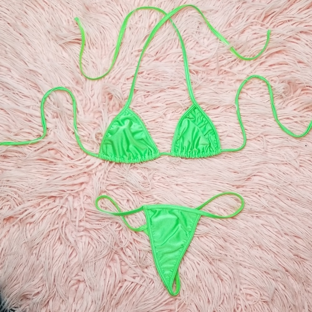 Neon bikini 💚